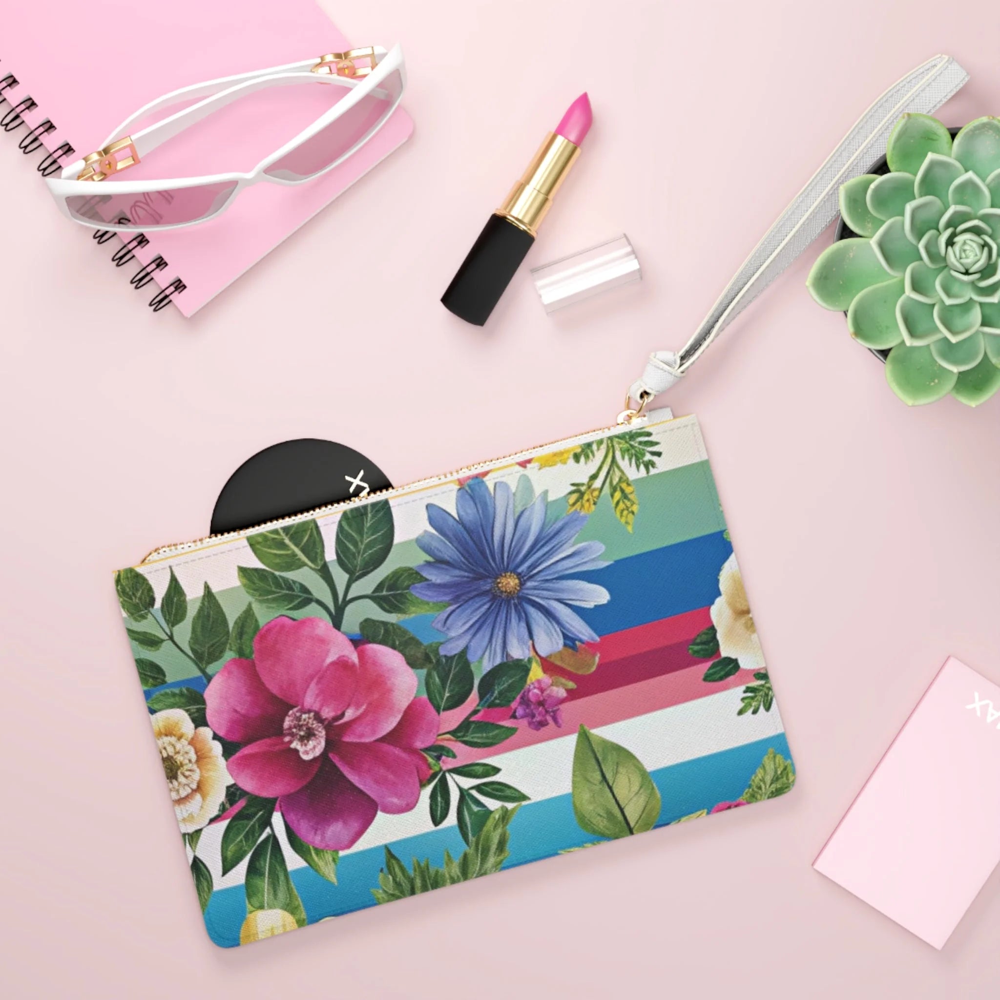 ["Accessories","All Over Print","AOP","Art","Artful","Artistic","Artsulli","Artsy","Arty","Assembled in the USA","Assembled in USA","Bags","Full Print","Illustration","Illustration art","Jakkoutthebxx","Made in the USA","Made in USA","Merch","Merchandise","Product","Valentine's Day","Vegan"]