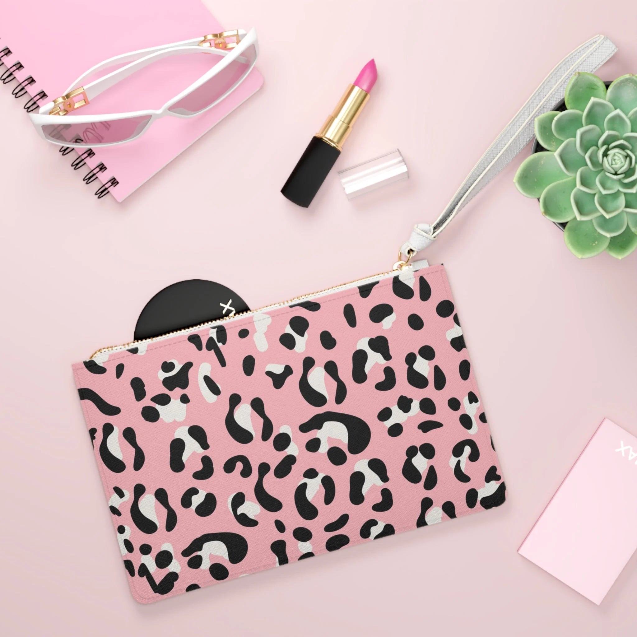 ["Accessories","All Over Print","AOP","Art","Artful","Artistic","Artsulli","Artsy","Arty","Assembled in the USA","Assembled in USA","Bags","Full Print","Illustration","Illustration art","Jakkoutthebxx","Made in the USA","Made in USA","Merch","Merchandise","Product","Valentine's Day","Vegan"]