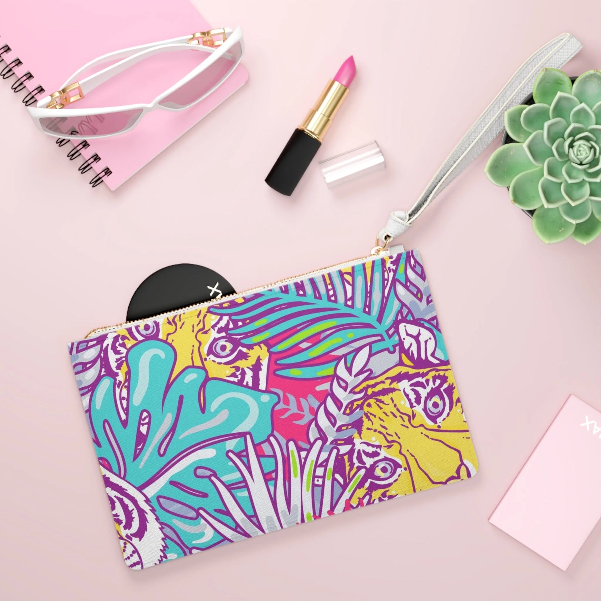 ["Accessories","All Over Print","AOP","Art","Artful","Artistic","Artsulli","Artsy","Arty","Assembled in the USA","Assembled in USA","Bags","Full Print","Illustration","Illustration art","Jakkoutthebxx","Made in the USA","Made in USA","Merch","Merchandise","Product","Valentine's Day","Vegan"]
